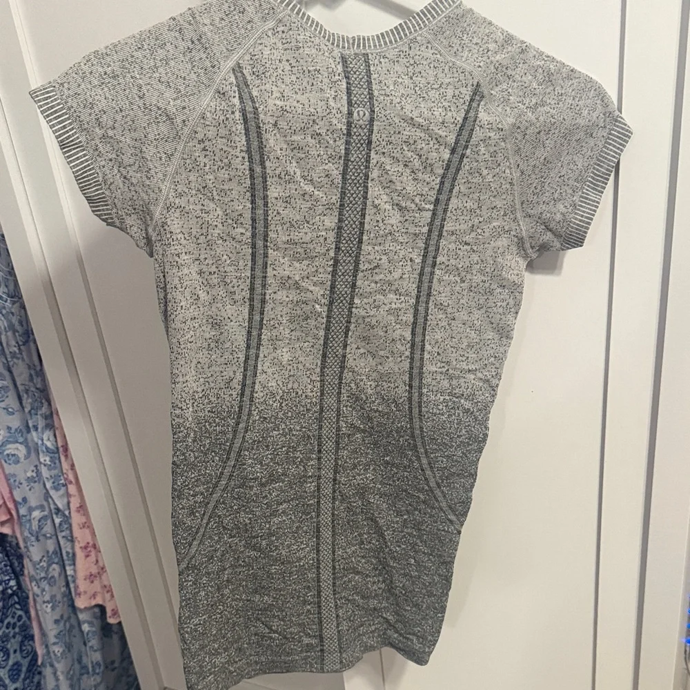 Gray lululemon Women's Top - Picture 2 of 2